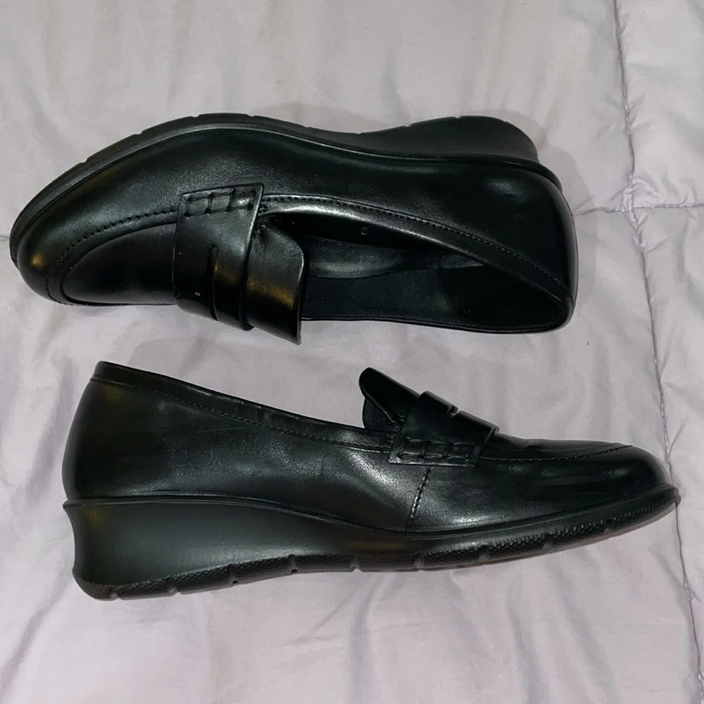 Ecco Black Leather Loafers